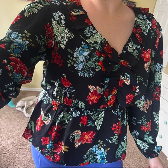 Suzy Shier Ruffled Floral Blouse - Picture 4 of 5